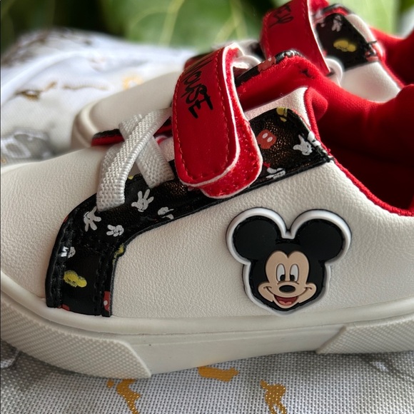 NEW Disney Baby Mickey Mouse Sneakers- Size Toddler 4- Mickey Mouse Shoes - Picture 4 of 6